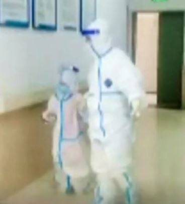 检查|学校在莆田本轮疫情中“破防”，小朋友独自做检查被赞：很坚强