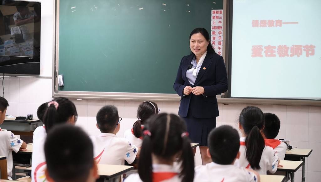 年级|推动情感教育十多年，小学校长吴蓉瑾被学生称为“云朵妈妈”