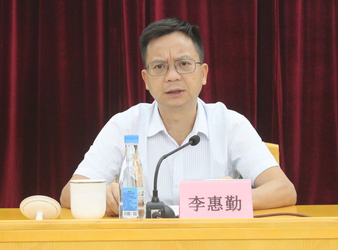 谢岗镇应急,消防,住建,公安交警,交通,林业站等部门分别就各自监管
