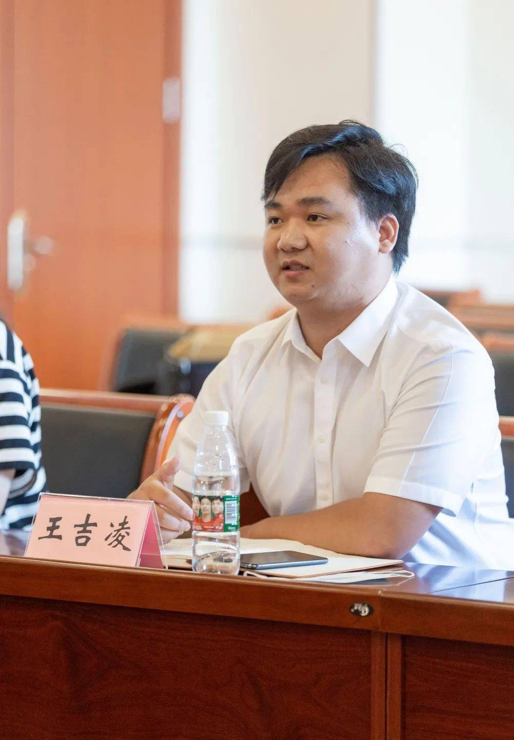 干部管理轻语菁诉南陵县召开年轻干部座谈会