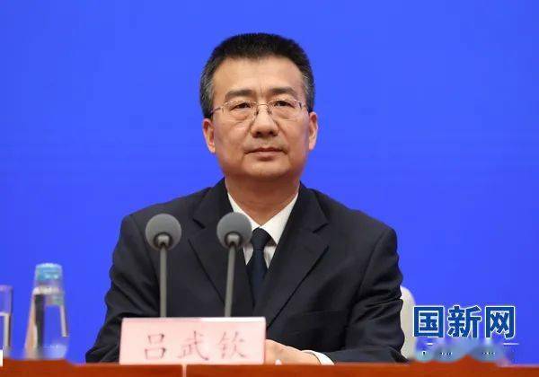 吕武钦(徐想 摄)公安部食品药品犯罪侦查局局长吕武钦:首先谢谢这位
