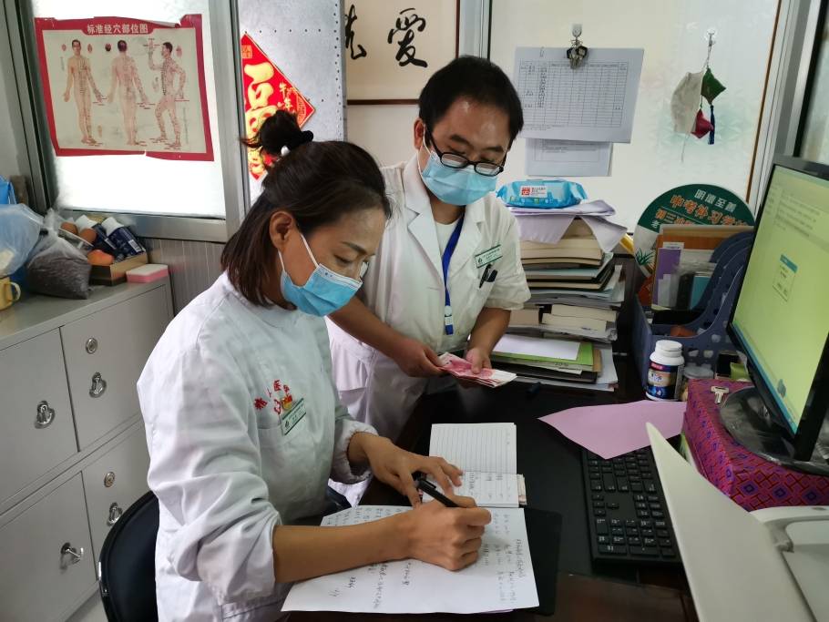 "爱心捐助李素珍的女儿,职工们积极主动响应倡议,可以说是医院精神