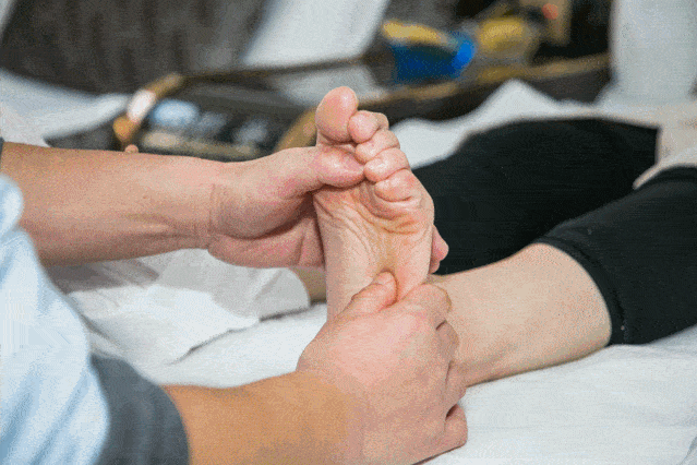 舒缓很多~按摩技术结合了指压法,反射疗法,脊椎推拿疗法以及瑜伽疗法