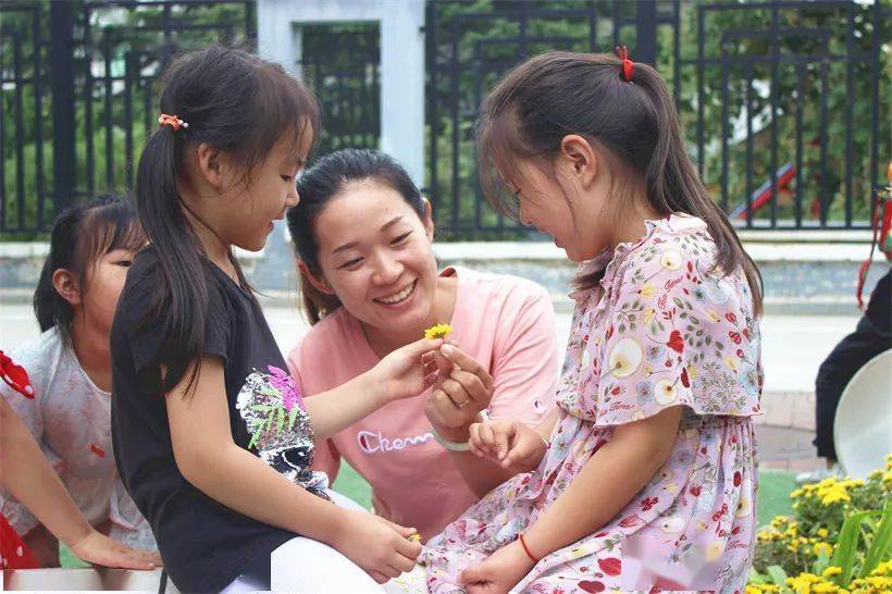 西海岸|幼有所育！西海岸让每个孩子都拥有阳光童年