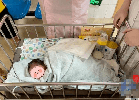 如何给新生儿吸痰 d12b7ae78d6a476086224943854ad1d6.png