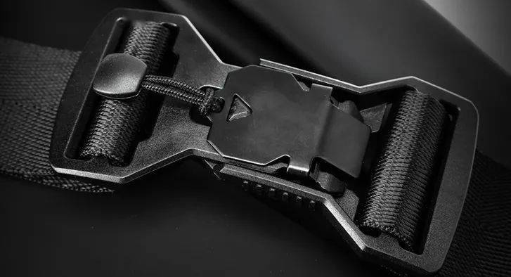 设计|让男人一见痴迷「巨能装」斜挎包！出街背它帅炸整条街