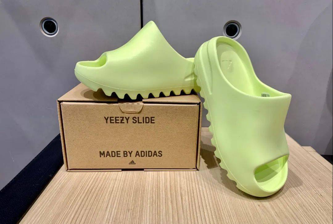 独家发售国贸逸天城adidasoriginalsyeezyslide