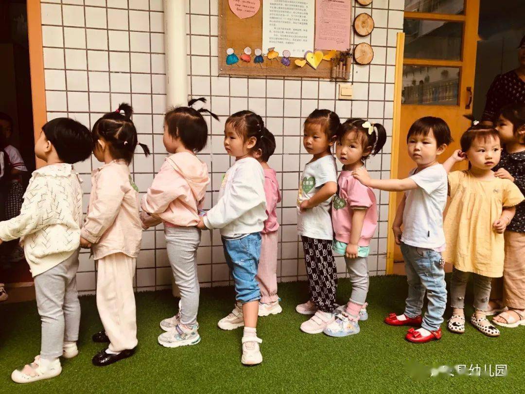 活动|镇安县幼儿园开展小班幼儿开学活动