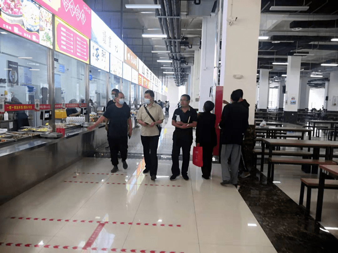 市卫健委领导到东营科技职业学院餐厅检查指导