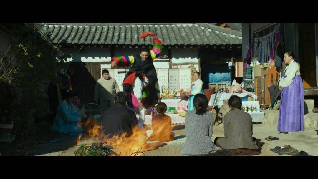 孝镇|从《哭声》到《灵媒》,罗泓轸的“驱魔”情结