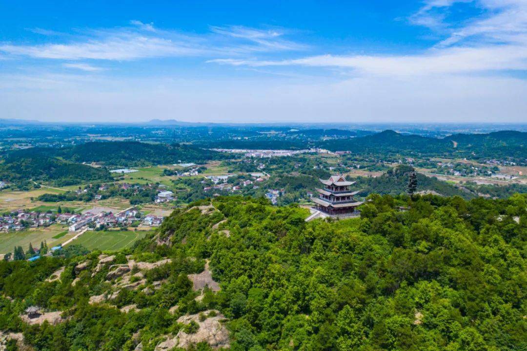 生态园景区位于长江北岸的枞阳县城,是皖江城市集群的核心区域,由旗山