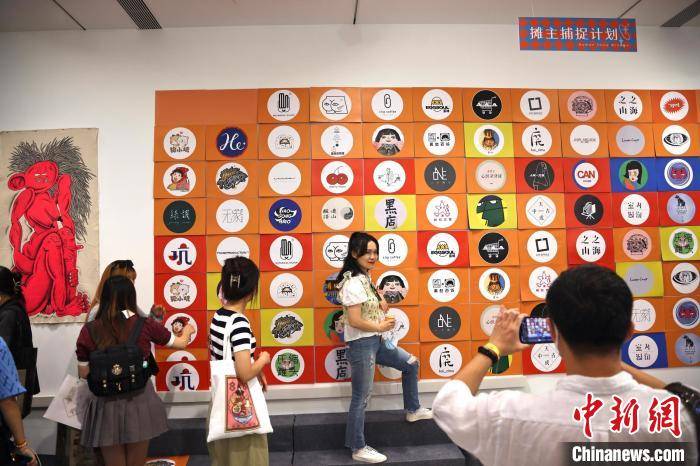 齐聚|南京街头创意艺术家齐聚景枫秀作品