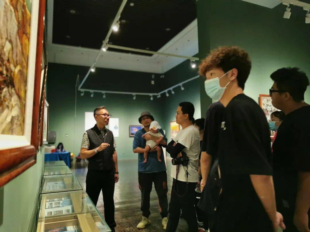 六中快讯传承青岛六中教师卢军个人画展暨2021届毕业学生习作展在青岛