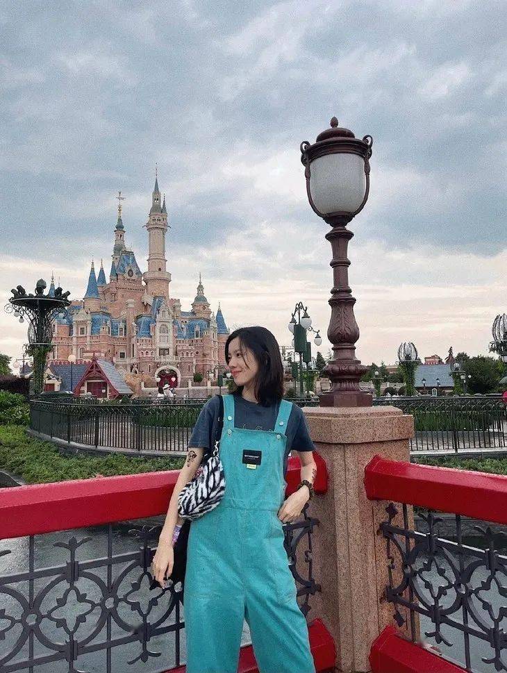 毛衣|下周穿什么 | 跟女明星学做环球影城最靓的仔!