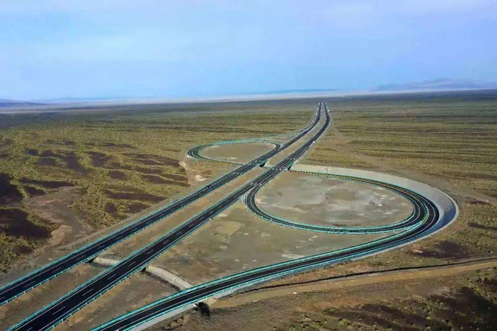 g7京新高速通车新疆伊吾胡杨林景区成为g7高速入疆第一个景区