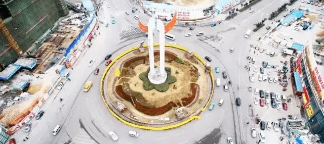 并表示,从小到大每次进城只要经过四马路转盘就会看到这个标志性建筑