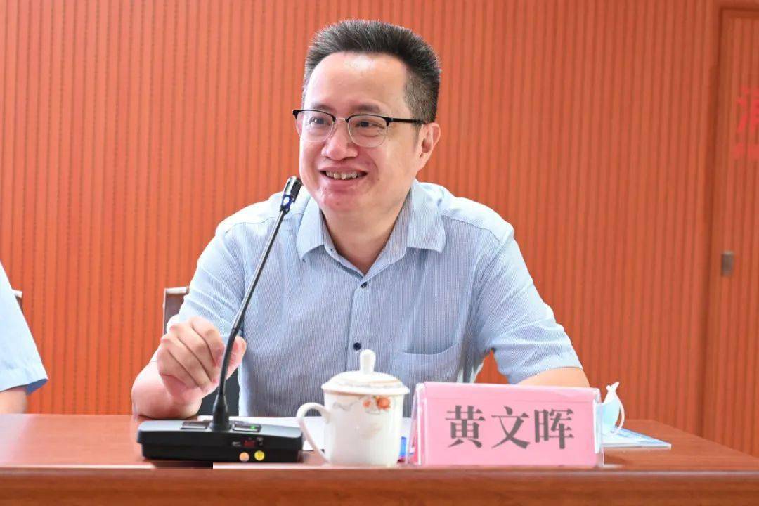 黄文晖教授发言合影留念三,学术培训随后,由引进博士团队医疗专家为