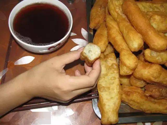 在家怎么做油条啊 16c923feec2f40458455c42a8075e4eb.jpeg