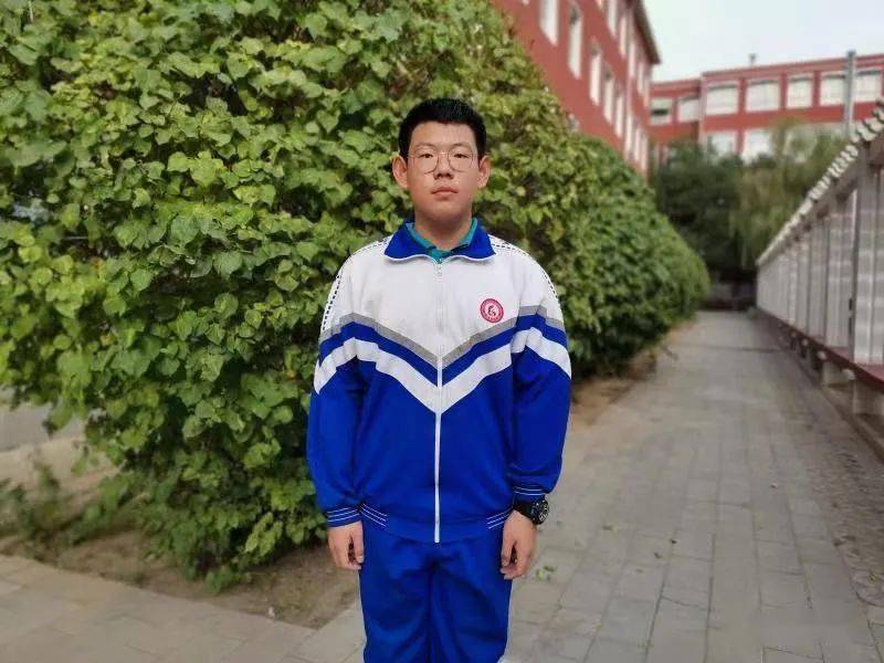 助人为乐路在引领记包钢九中初二学生的美德行为