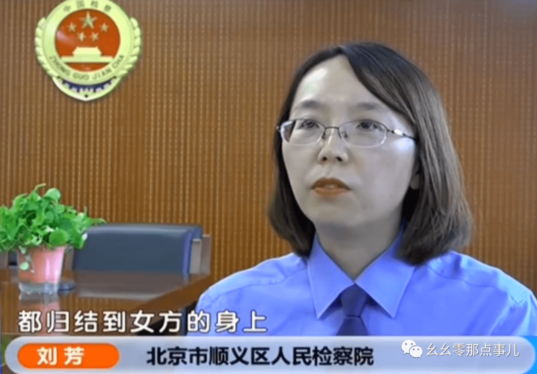 侯某今年50岁,这张结婚证是他跟第四任妻子领的,但是就因为这张结婚证