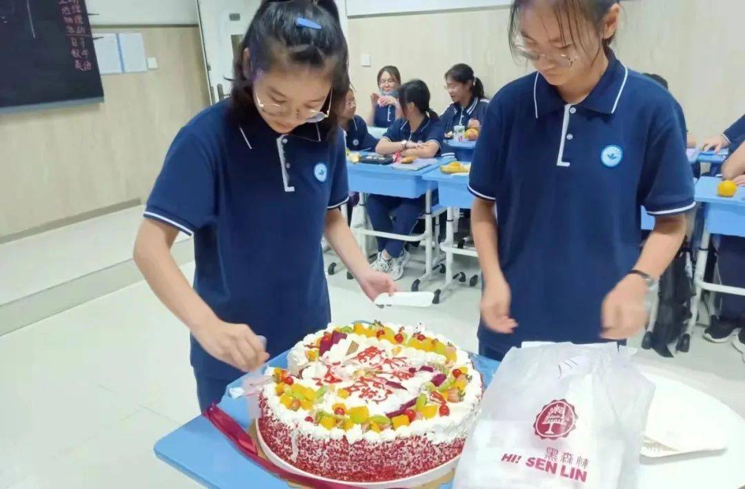 八月十五放假吗学生 57473586471a4fd395dea0f0cd0cd8d3.jpeg