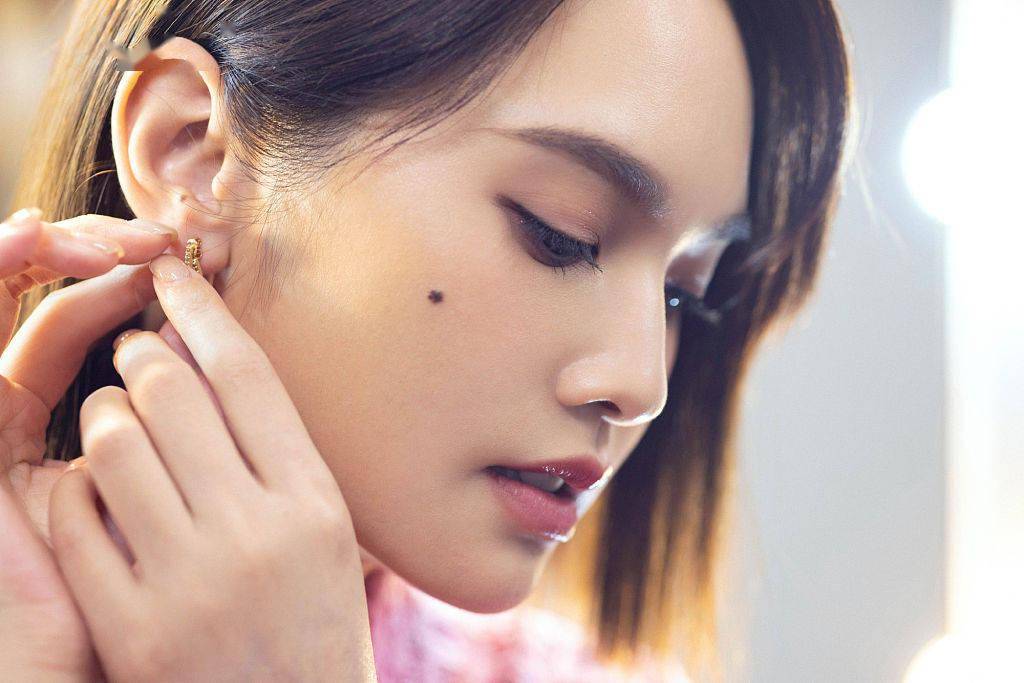 杨丞琳 杨丞琳大湾区中秋晚会写真 连换两套look精致有型