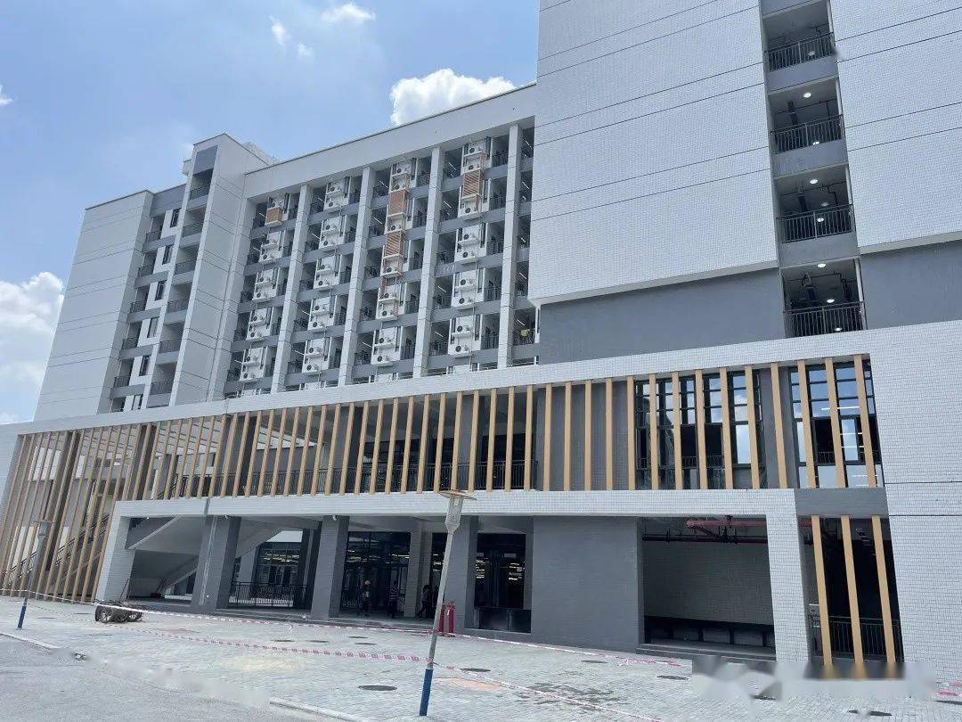 今年新建的大学宿舍谁最豪华?同样住宿费真能住这么好?