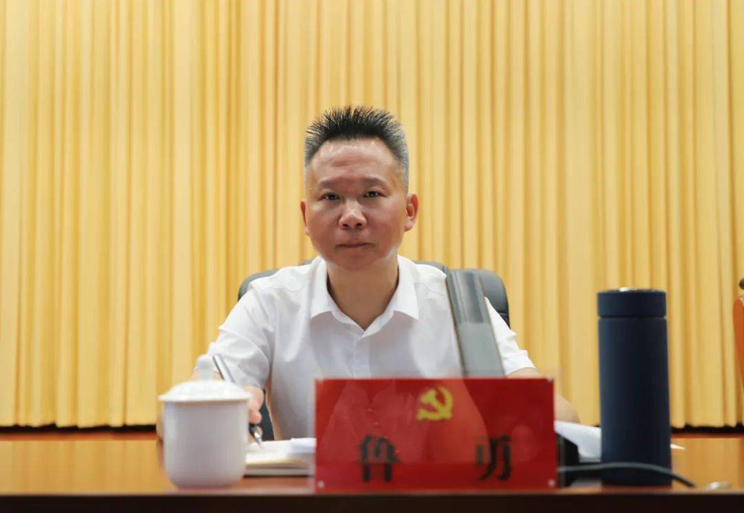 区委副书记,统战部长鲁勇主持会议,区领导罗遥,吴国良,易俊良参加会议