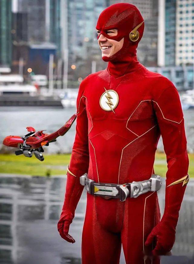 当超级英雄联动假面骑士,钢铁侠化身世界破坏者,而且很酷