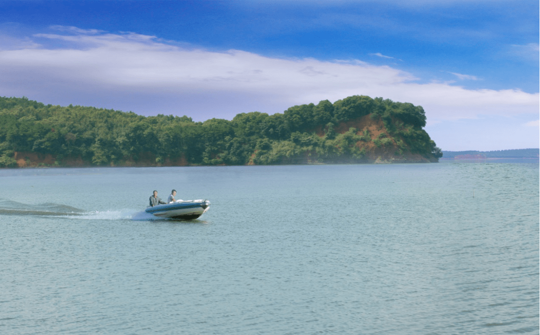 生态文明建设:推行河湖长制,守护一湖清水