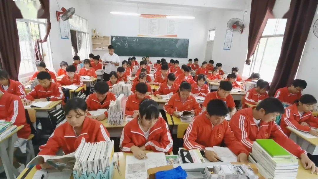 普觉镇中学:15名行政人员 一支教育筑梦队