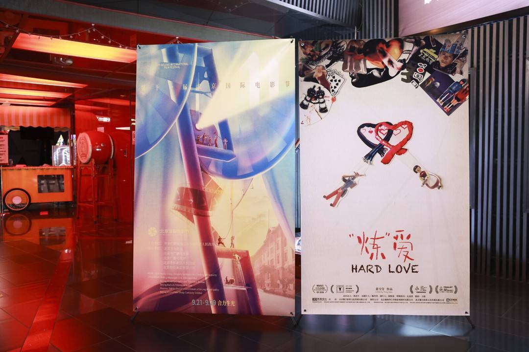 北影|纪录都市女性寻爱记，导演：谈恋爱让人浴火重生｜直击北影节