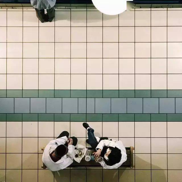 摄影给平常的事物赋予一种不平常的气氛，摄影同样如此！