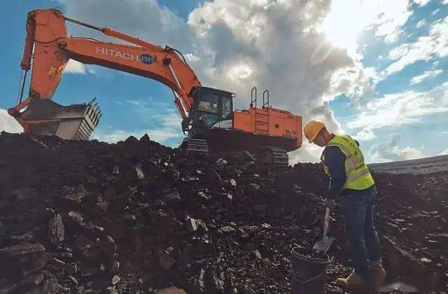 侃侃而谈矿工属于高危行业工资多少合适我生活所迫月薪一万就很满足