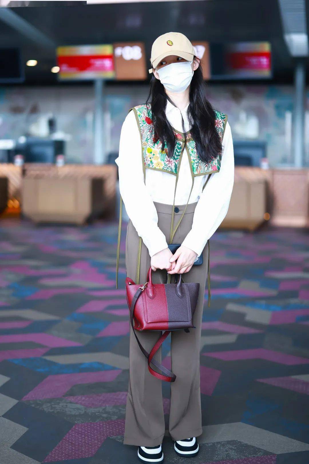 感觉 娜扎最近穿了好几遍的单品 马甲叠穿到底有多香？