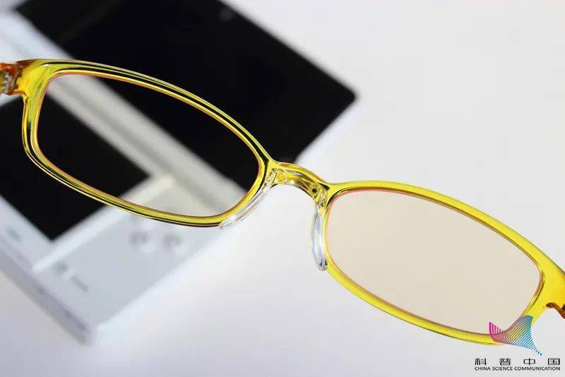 视网膜|防蓝光眼镜能护眼，还能预防近视？注意！不是所有人都适合戴……