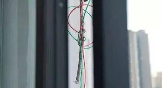 江南布衣 童装上竟印赤裸xia体！江南布衣“阴间”设计惹众怒，网友：绝壁是坏，坏透了！