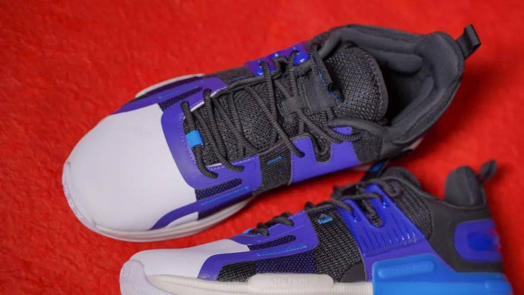 侃鞋丨本土现役球星唯一的签名鞋可兰白克克制二代开箱