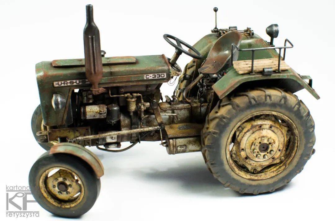 ursus c 330 拖拉机(纸做的)