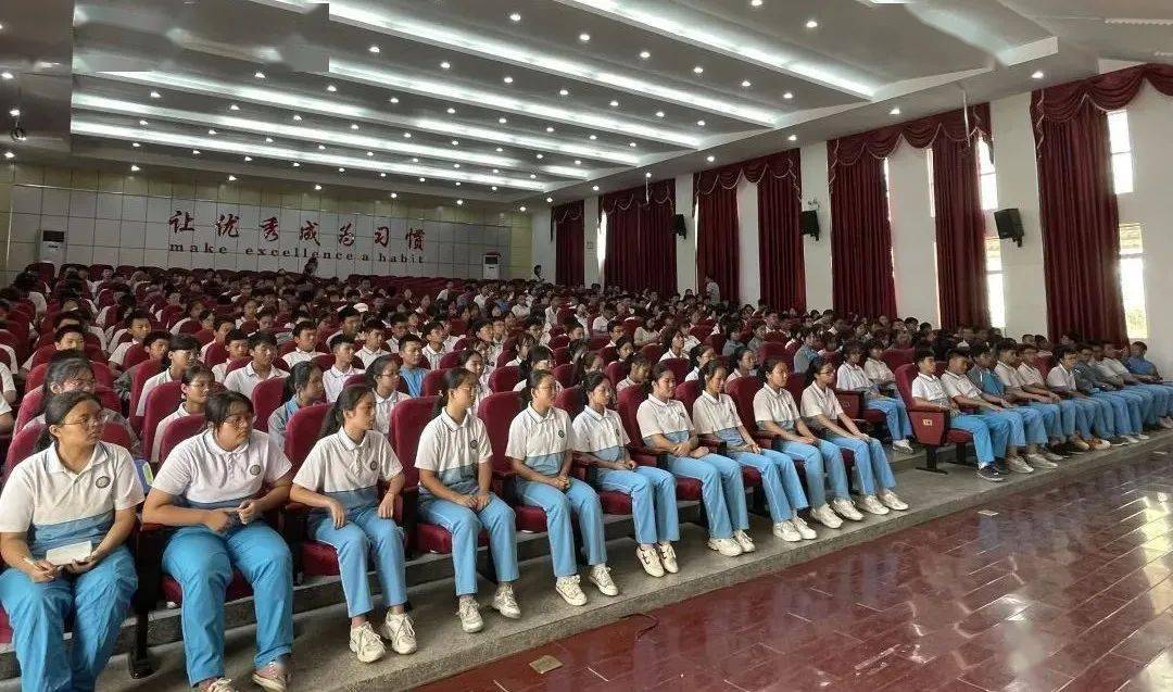 站在新起点,迎接新挑战,创造新成绩——铜仁市第六中学举行2022届毕业