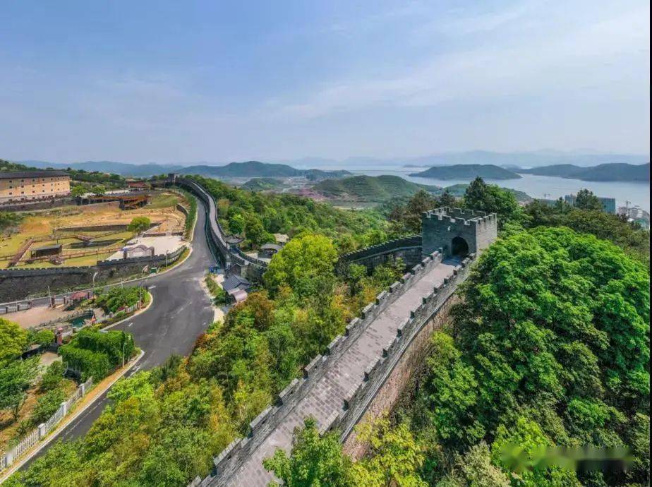 奉化黄贤湾藏着一座海上长城登顶能远眺海还能看日出日落