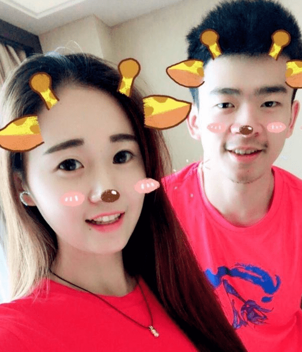 郑思维向高颜值女友求婚成功,搭档黄雅琼现场见证!