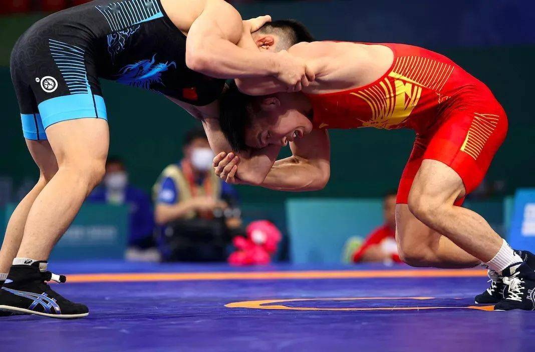北海首枚全运会金牌刘明瑚夺得第十四届全国运动会男子自由式摔跤57