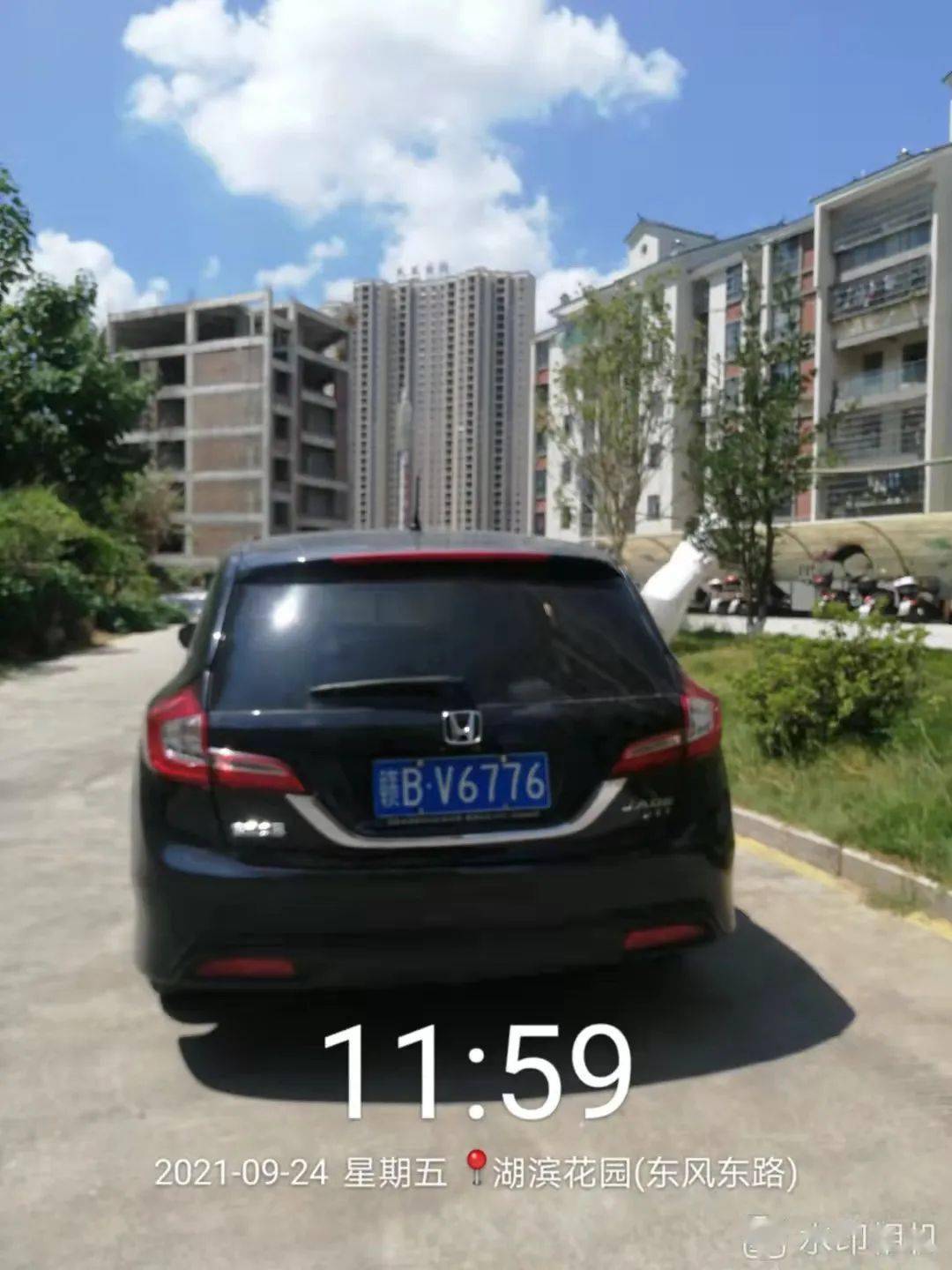 违法地点:香格里拉小区时间:2021年9月24日车牌号:赣b c37l9违法地点