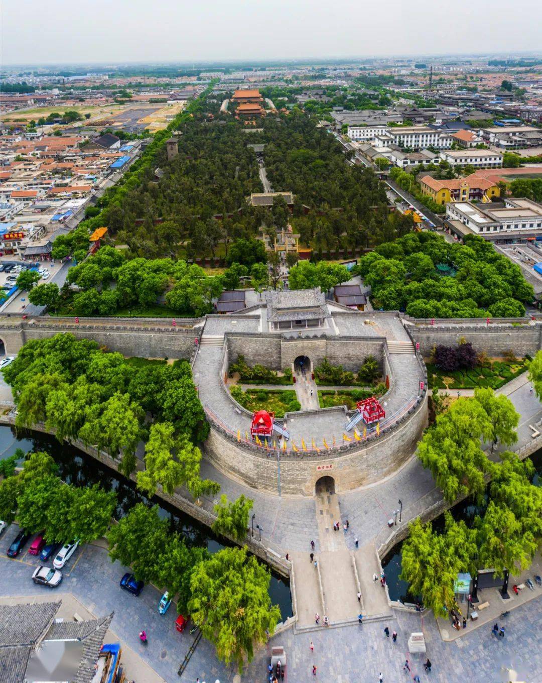 曲阜古為魯國國都,旅遊資源豐富,文化底蘊厚重,是國務院首批公佈的