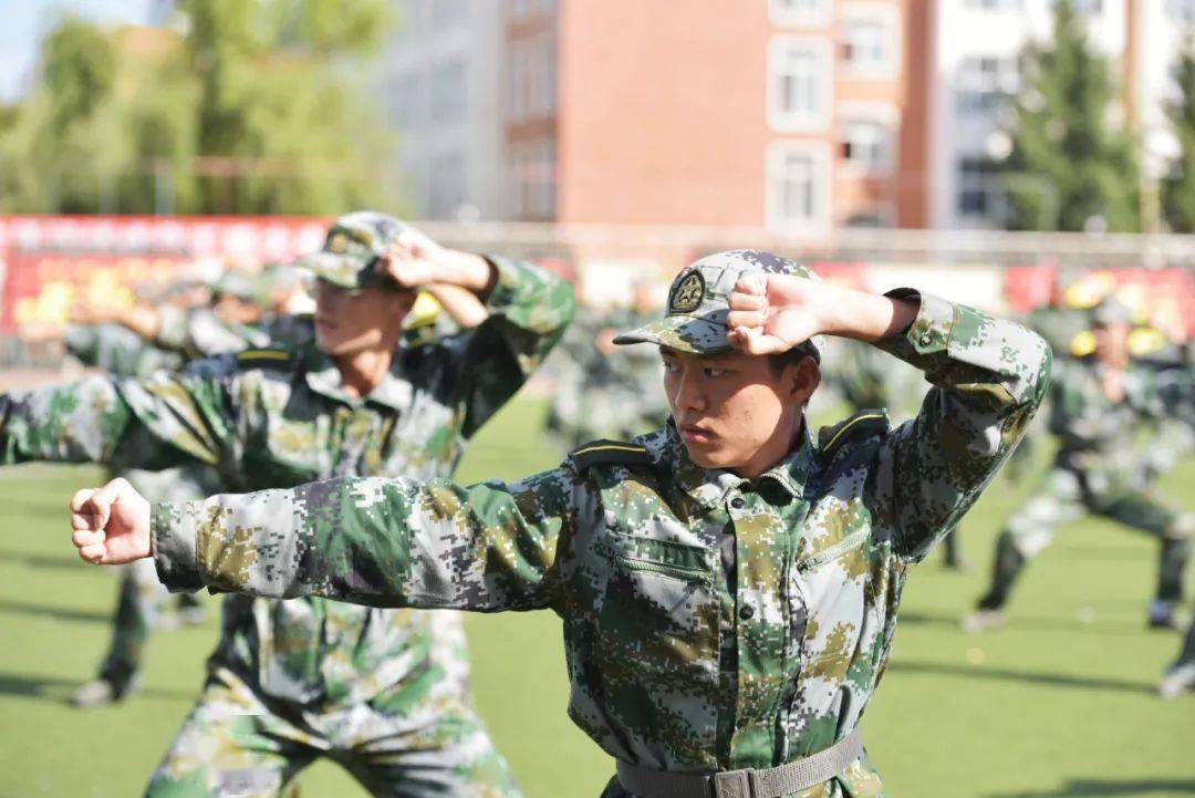 赤峰红旗中学军训图片