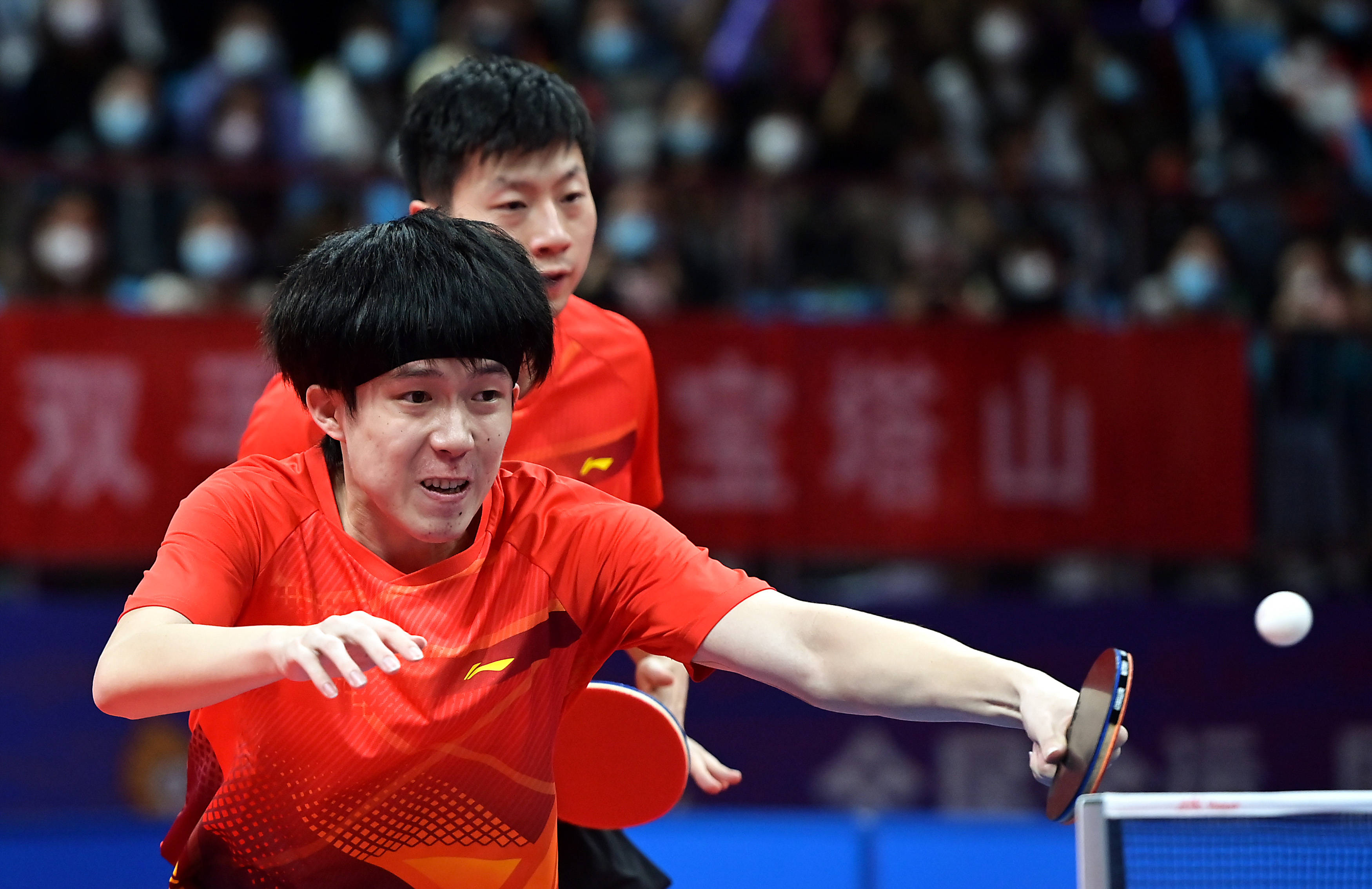 乒乓球男子双打半决赛马龙王楚钦晋级决赛