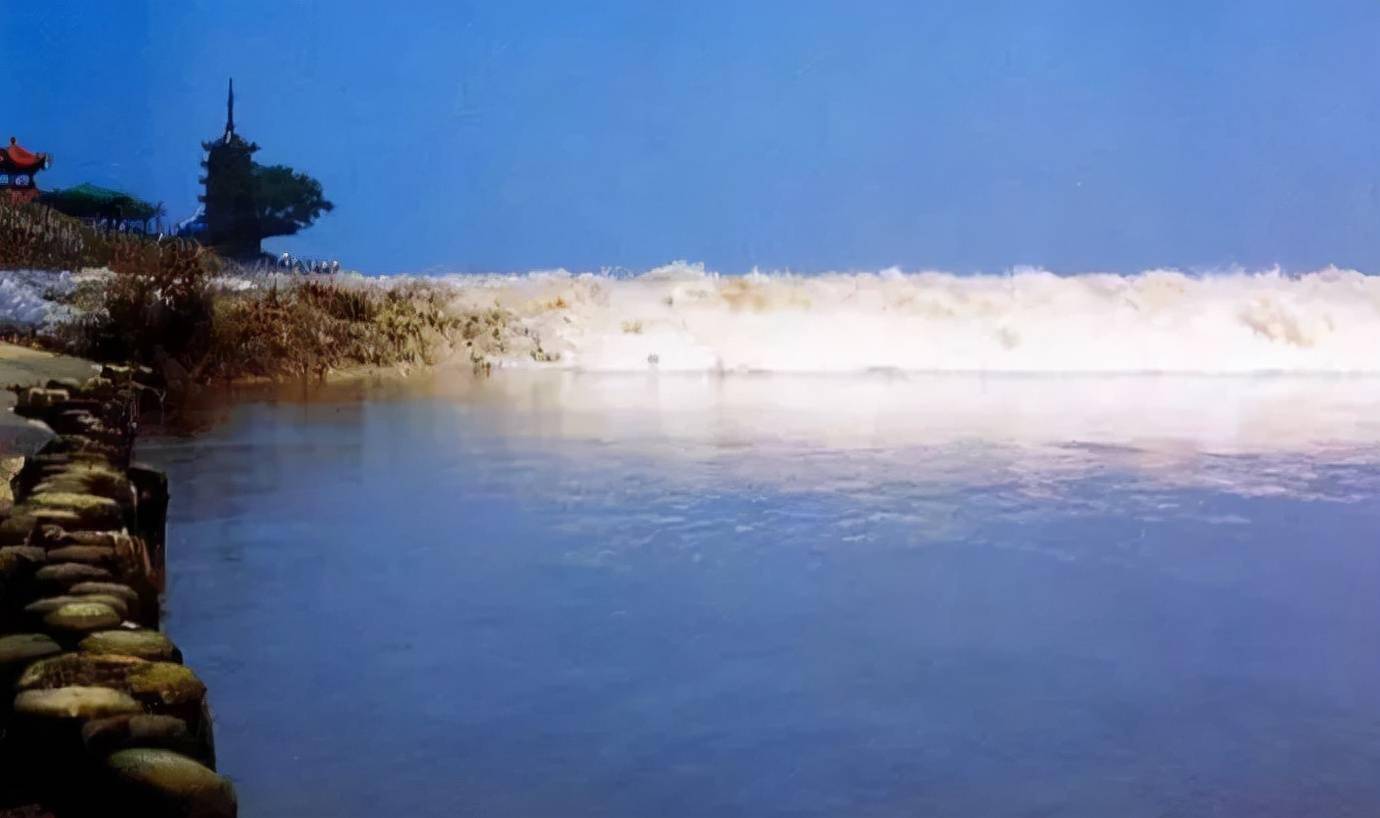 柳永望海潮东南形胜书写杭州繁荣壮丽景象读来激情澎湃