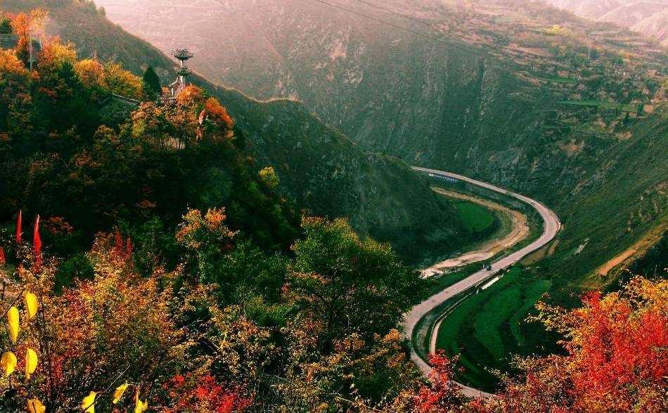 魏金军小华山休闲观光旅游景区位于甘肃省天水市清水县红堡镇吴湾村