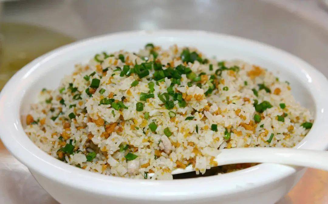 海胆饭是用新鲜海胆烹饪而成,据说是20世纪80年代阳西县上洋镇石门